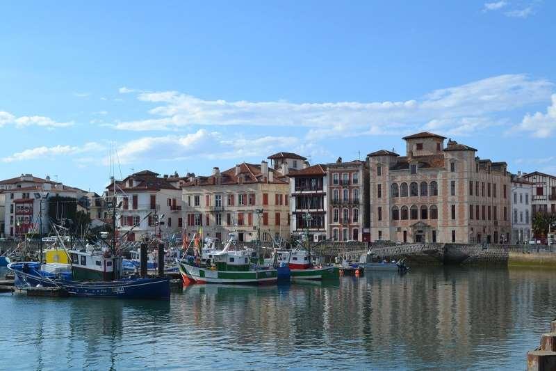 Brit Hotel De Paris Saint-Jean-De-Luz Servis gambar